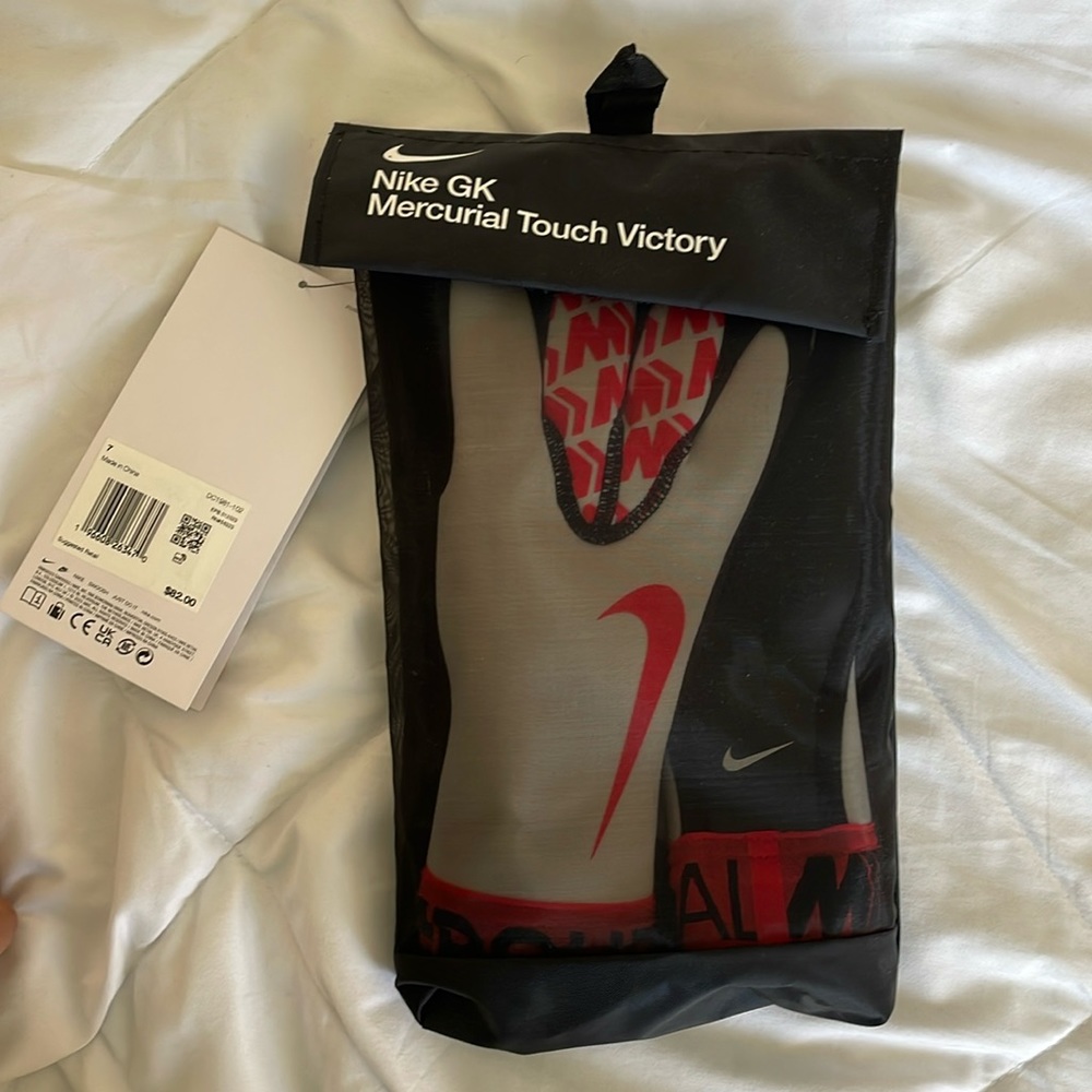 Goalkeeper gloves